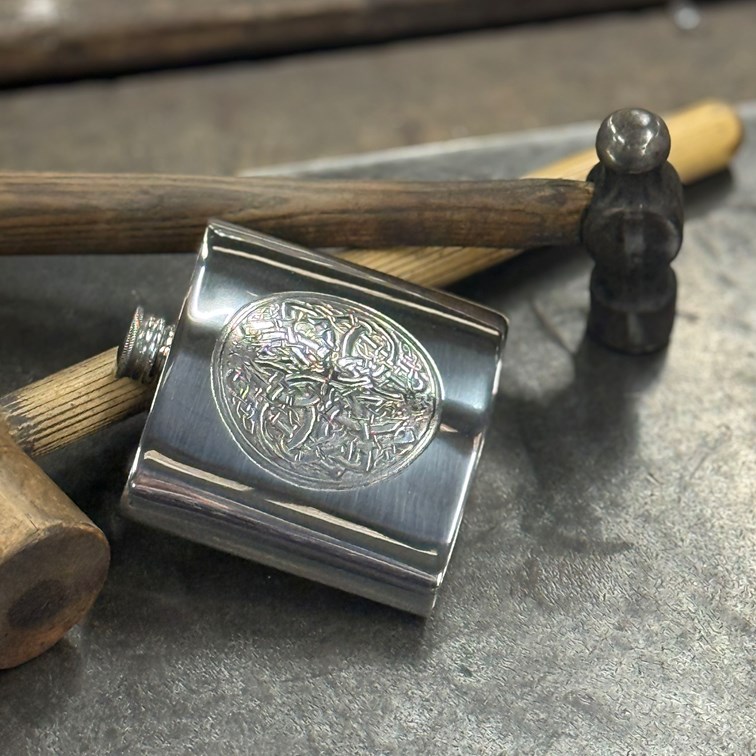 6oz Pewter Celtic Circle Kidney Hip Flask 6oz Pewter Celtic Circle Kidney Hip Flask