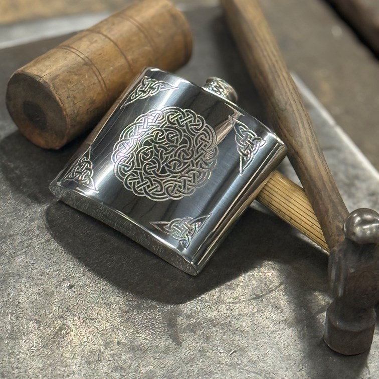 6oz Celtic Knot Pewter Kidney Hip Flask 6oz Celtic Knot Pewter Kidney Hip Flask