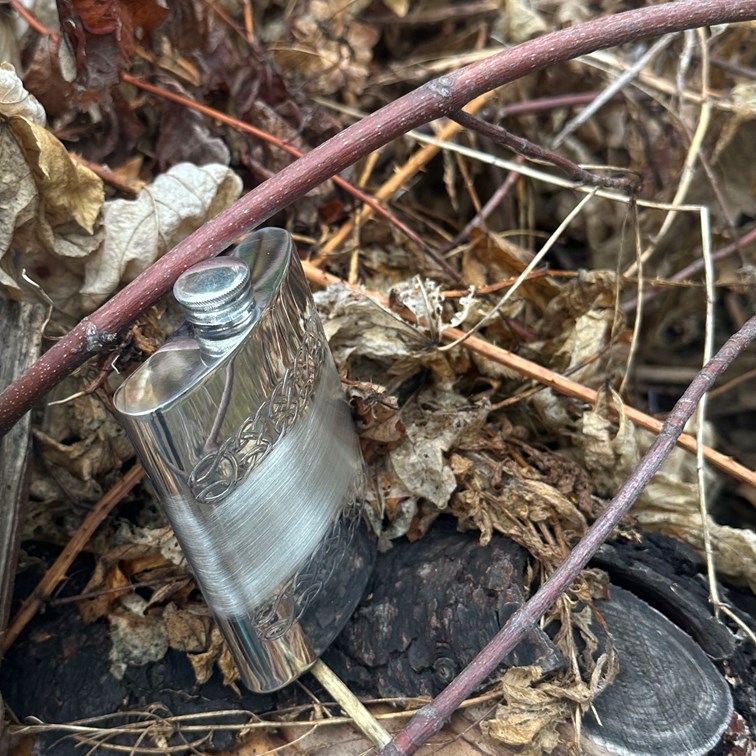 6oz Embossed Celtic Bands Pewter Kidney Hip Flask 6oz Embossed Celtic Bands Pewter Kidney Hip Flask