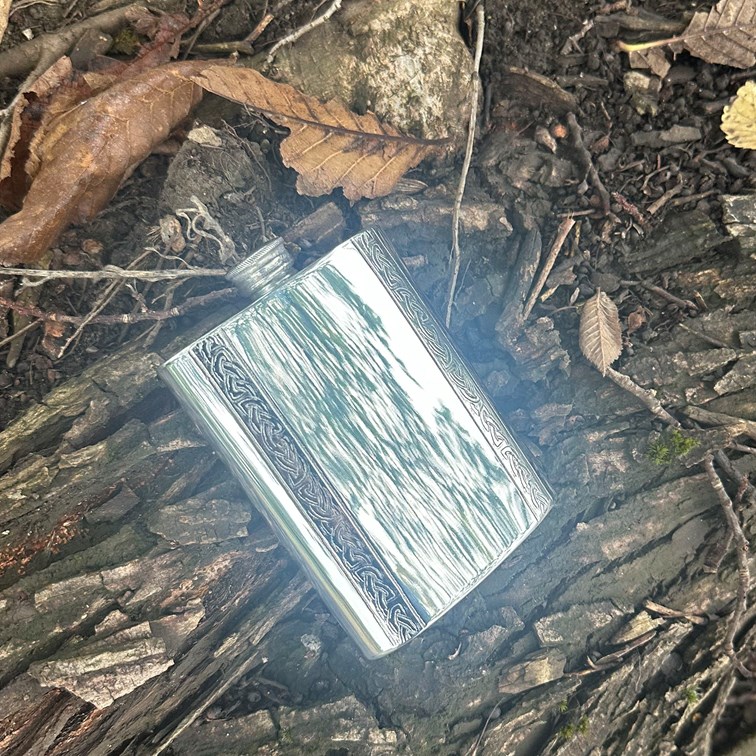 6oz Vertical Celtic Bands Pewter Kidney Hip Flask 6oz Vertical Celtic Bands Pewter Kidney Hip Flask