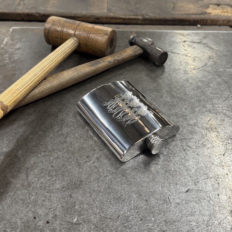 Three Lions 6oz Pewter Kidney Hip Flask