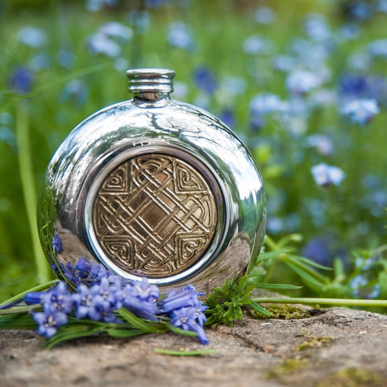 6oz Round Pewter Celtic Gold Flask