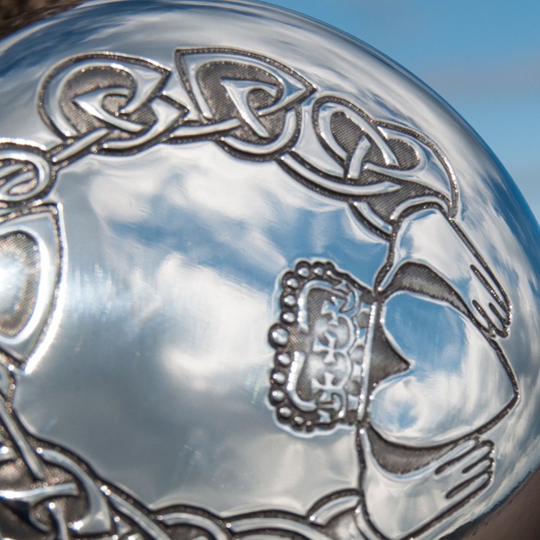6oz Round Claddagh Pewter Flask 6oz Round Claddagh Pewter Flask