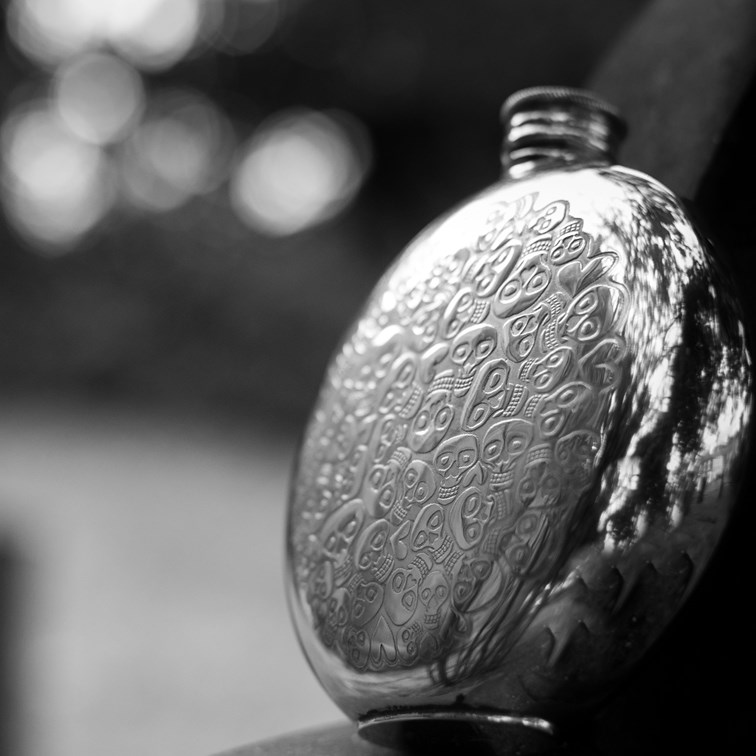 6oz Round Pewter Love Skull Flask 6oz Round Pewter Love Skull Flask