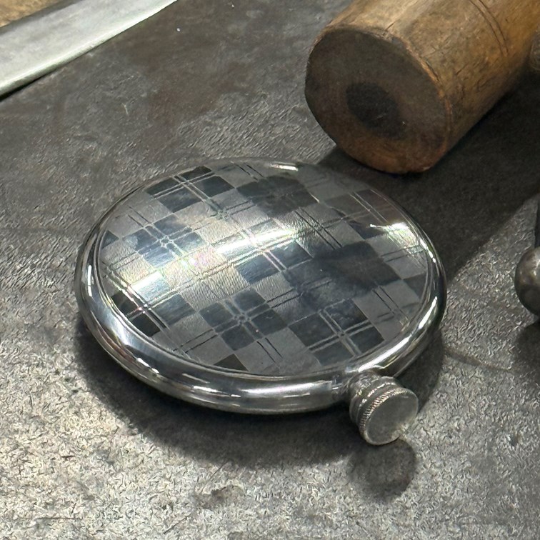 4oz Tartan Pewter Sporran Flask 4oz Tartan Pewter Sporran Flask