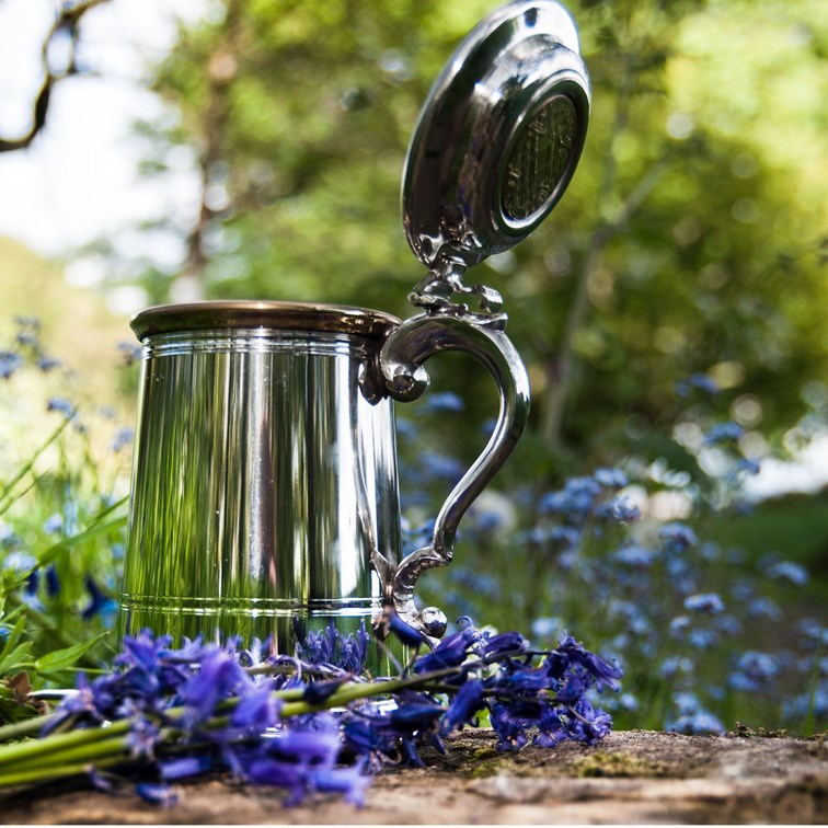 Heavy Lidded Celtic Gold One Pint Pewter And Brass Tankard