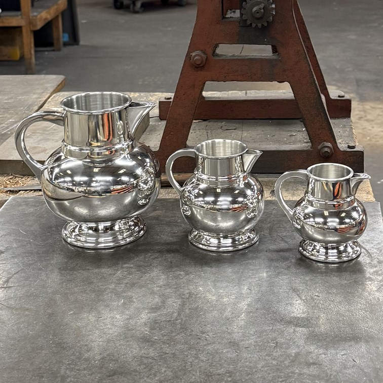 Two Pint Pewter Water Jug Beer Pitcher Two Pint Pewter Water Jug Beer Pitcher