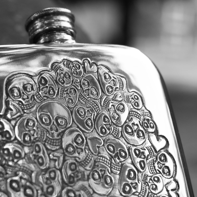 6oz Skull Heart Cluster Pewter Pocket Flask