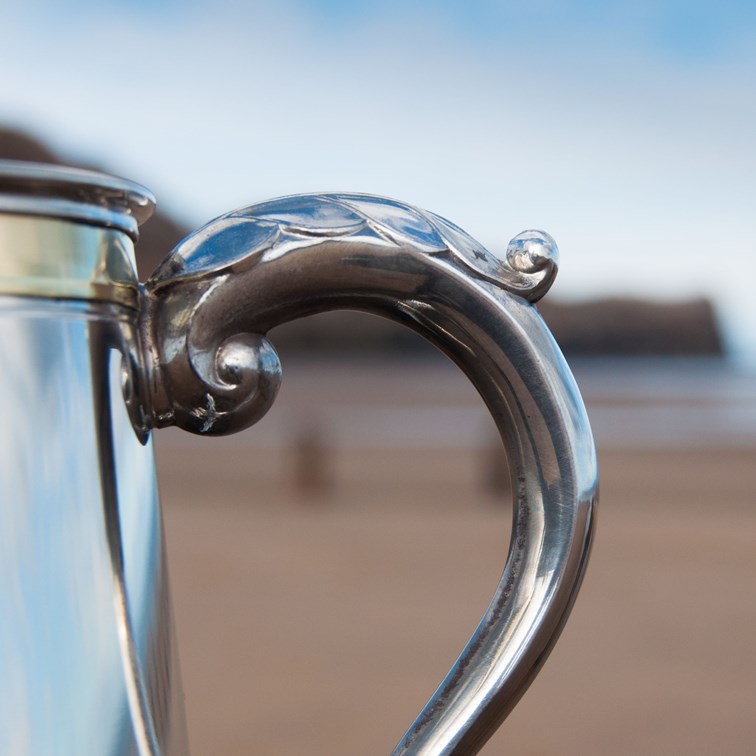 One Pint Double Brass Band Monarch Pewter Tankard A140 outside