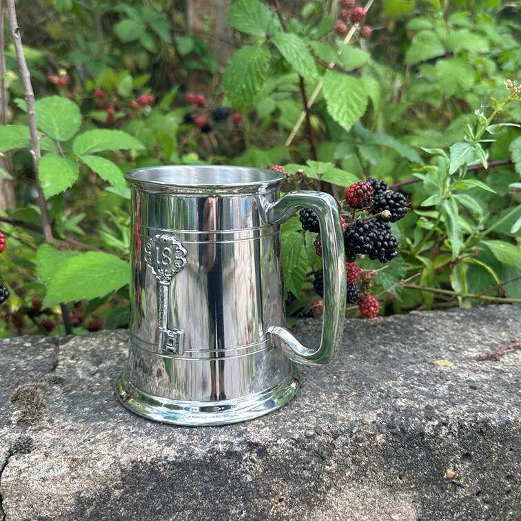 18 Key Badge One Pint Pewter Tankard 18 key badge tankard
