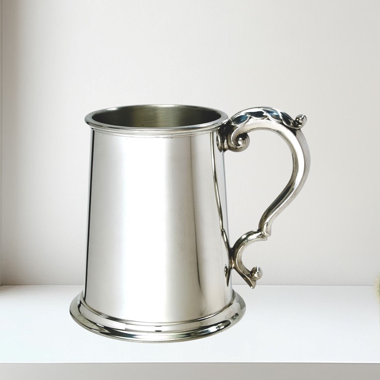 Plain Fancy Handle One Pint Pewter Tankard