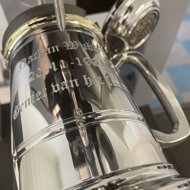 Heavy Lidded Celtic Gold One Pint Pewter And Brass Tankard