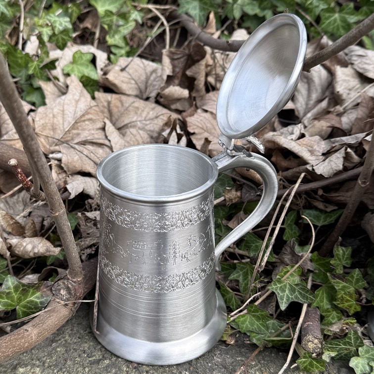 Medieval Hunting Scene Lidded Tankard Medieval Hunting Scene Lidded Tankard