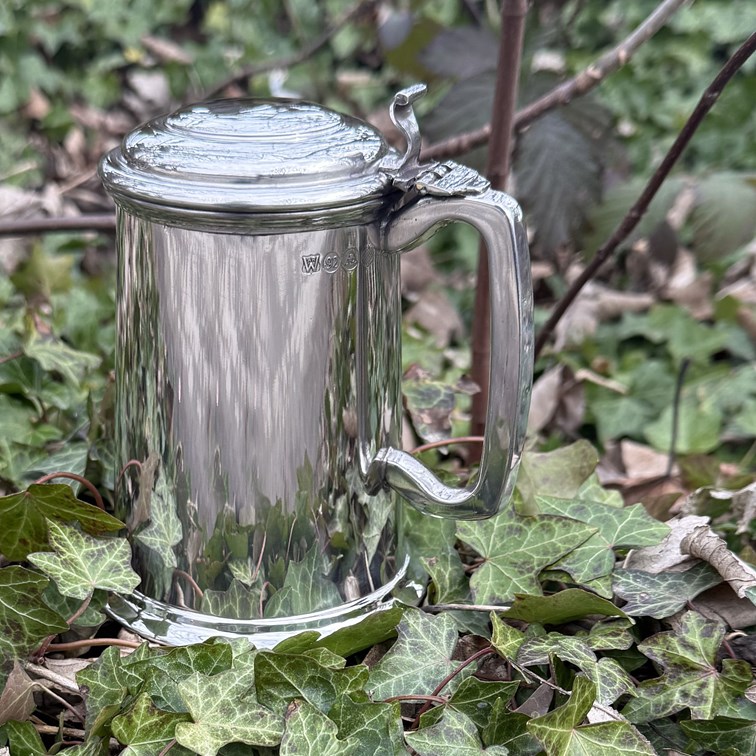 Lidded  One Pint Pewter Tankard