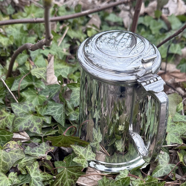 Lidded  One Pint Pewter Tankard