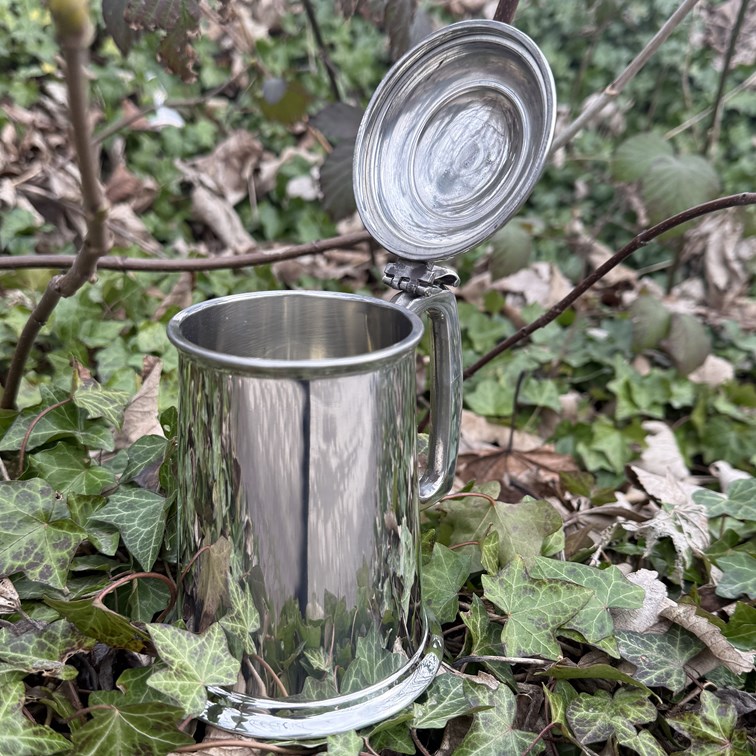 Lidded  One Pint Pewter Tankard
