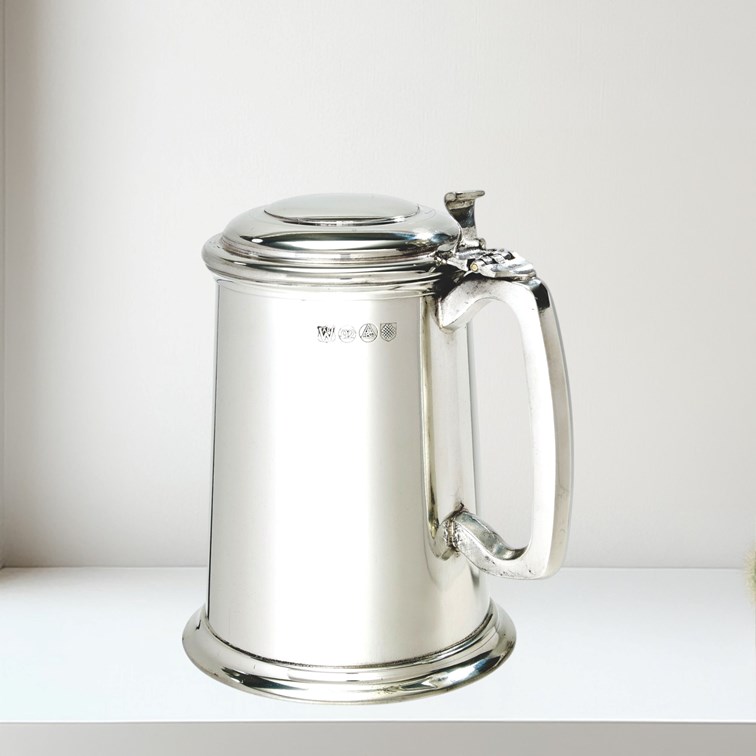 Lidded  One Pint Pewter Tankard