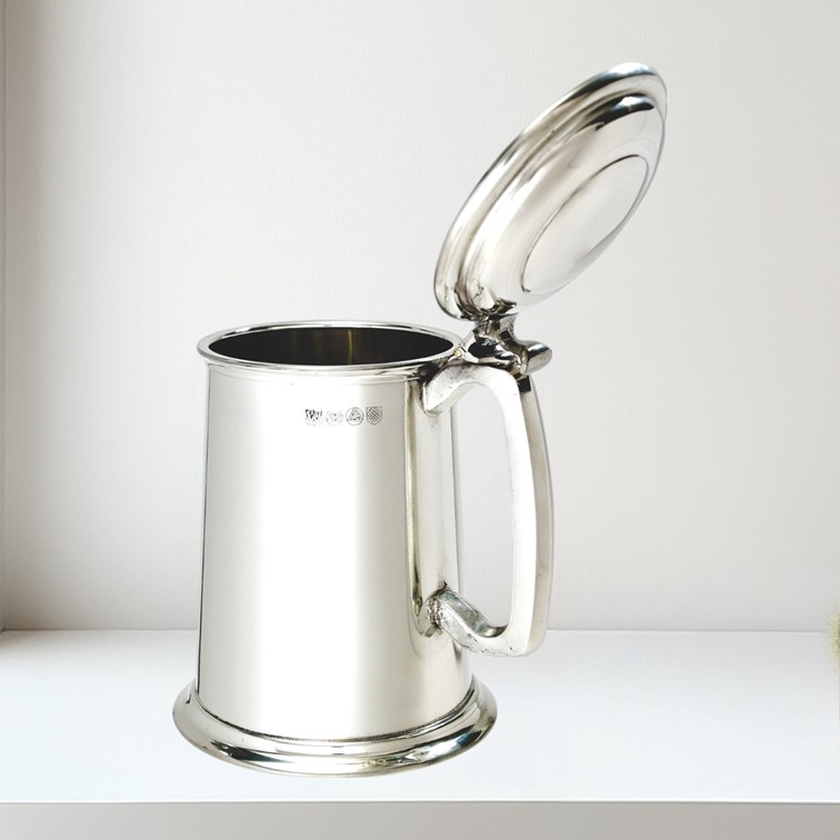 Lidded One Pint Pewter Tankard Lidded One Pint Pewter Tankard