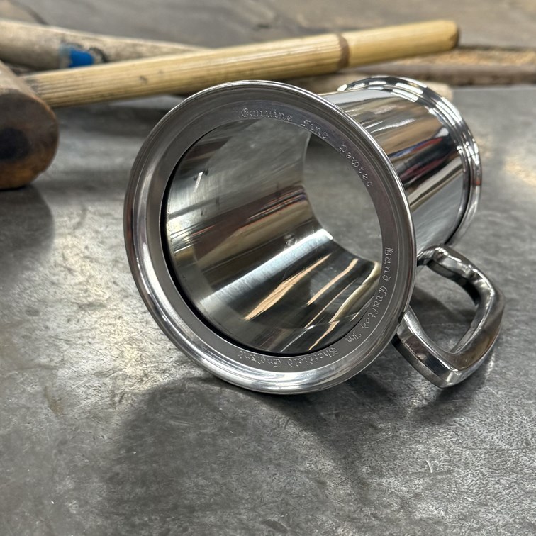 Plain Glass Base One Pint Heavy Pewter Tankard Plain Glass Base One Pint Heavy Pewter Tankard