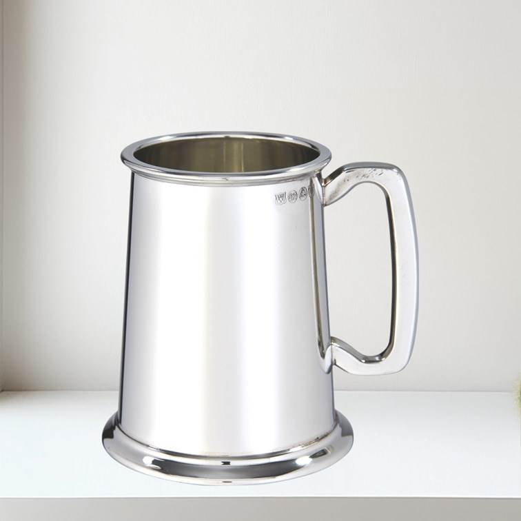 Plain Glass Base One Pint Heavy Pewter Tankard Plain Glass Base One Pint Heavy Pewter Tankard