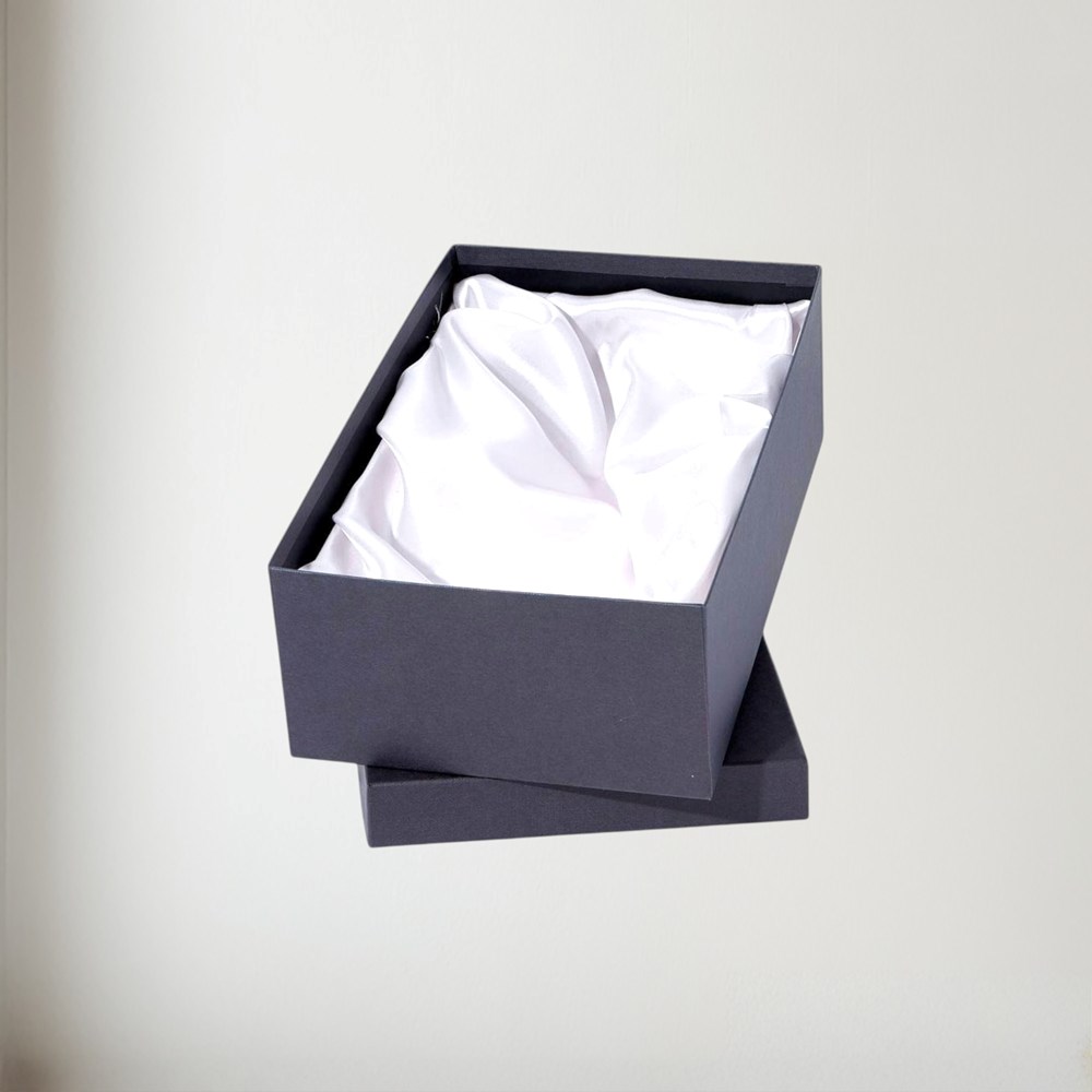 Large plus quaich box showing lining