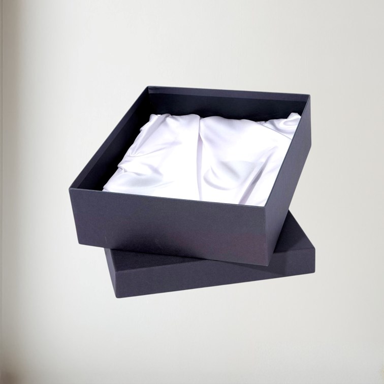 box d presentation box open empty