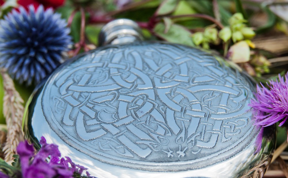 4oz Celtic Circle Pewter Sporran Flask 4oz Celtic Circle Pewter Sporran Flask