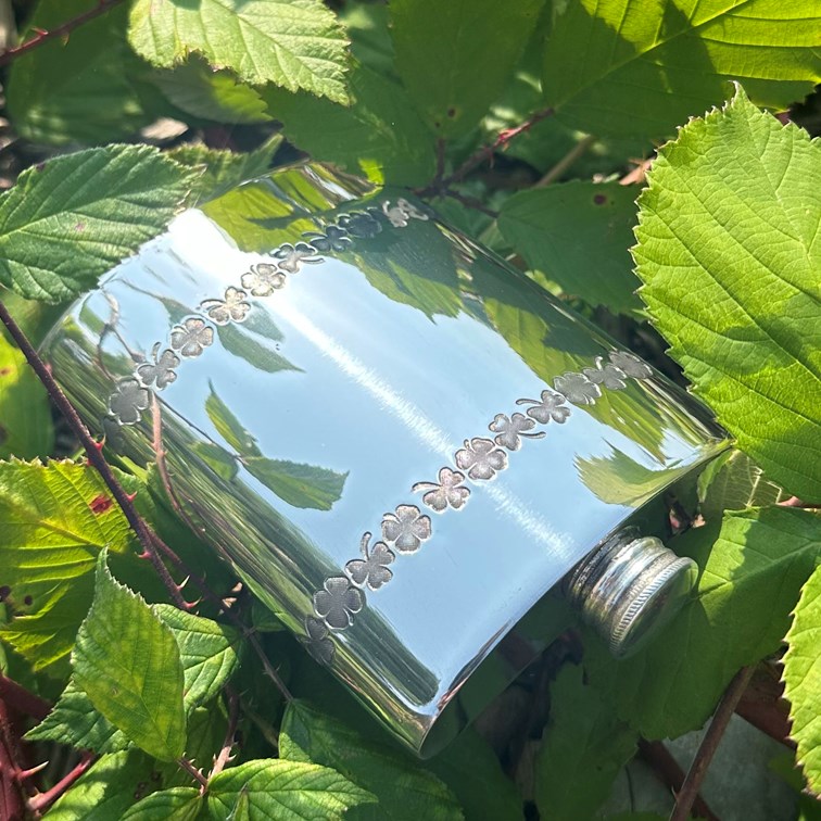 6oz Shamrock Pewter Kidney Hip Flask 6oz Shamrock Pewter Kidney Hip Flask