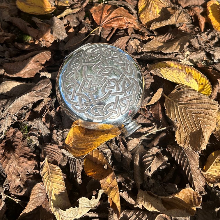 6oz Round Pewter Celtic Knot Flask