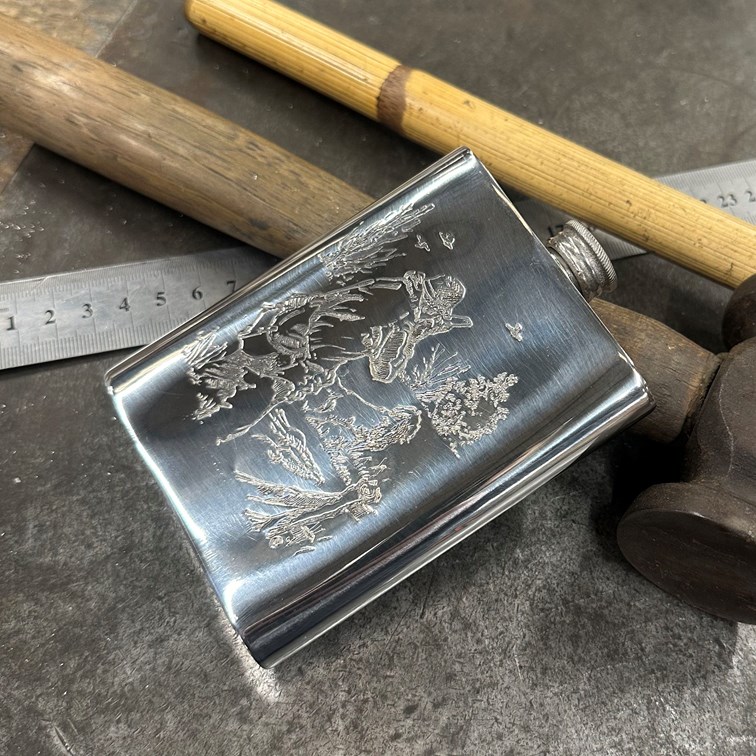 6oz Shooting Scene Pewter Kidney Flask