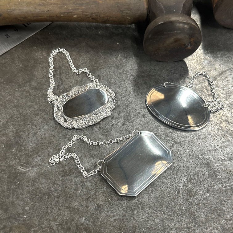 Cast Pewter Plain Oval Decanter Label Cast Pewter Plain Oval Decanter Label