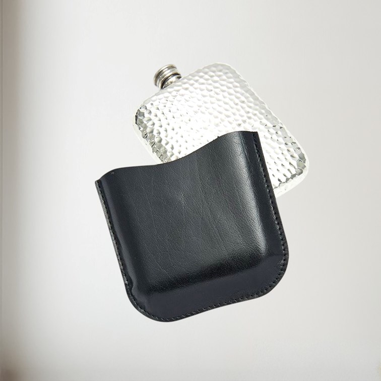 Black Leather Pouch To Fit 6oz Pocket Flasks Black Leather Pouch to fit 6oz pocket flasks with flask