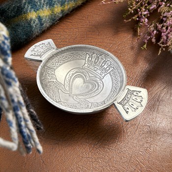 Cast 3" Quaich Claddagh Auld Lang Syne Cast Quaich