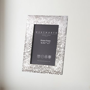 Large Love Skull Pewter 7"X5" Picture Frame Large Love Skull Pewter 7"x5" Picture Frame