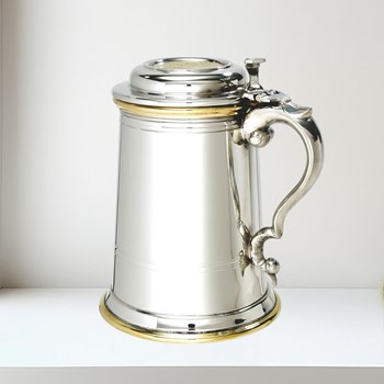 Heavy lidded celtic gold 1 pint pewter and brass tankard