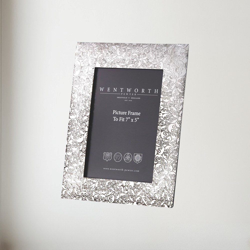 Large Love Skull Pewter 7"X5" Picture Frame Large Love Skull Pewter 7"x5" Picture Frame