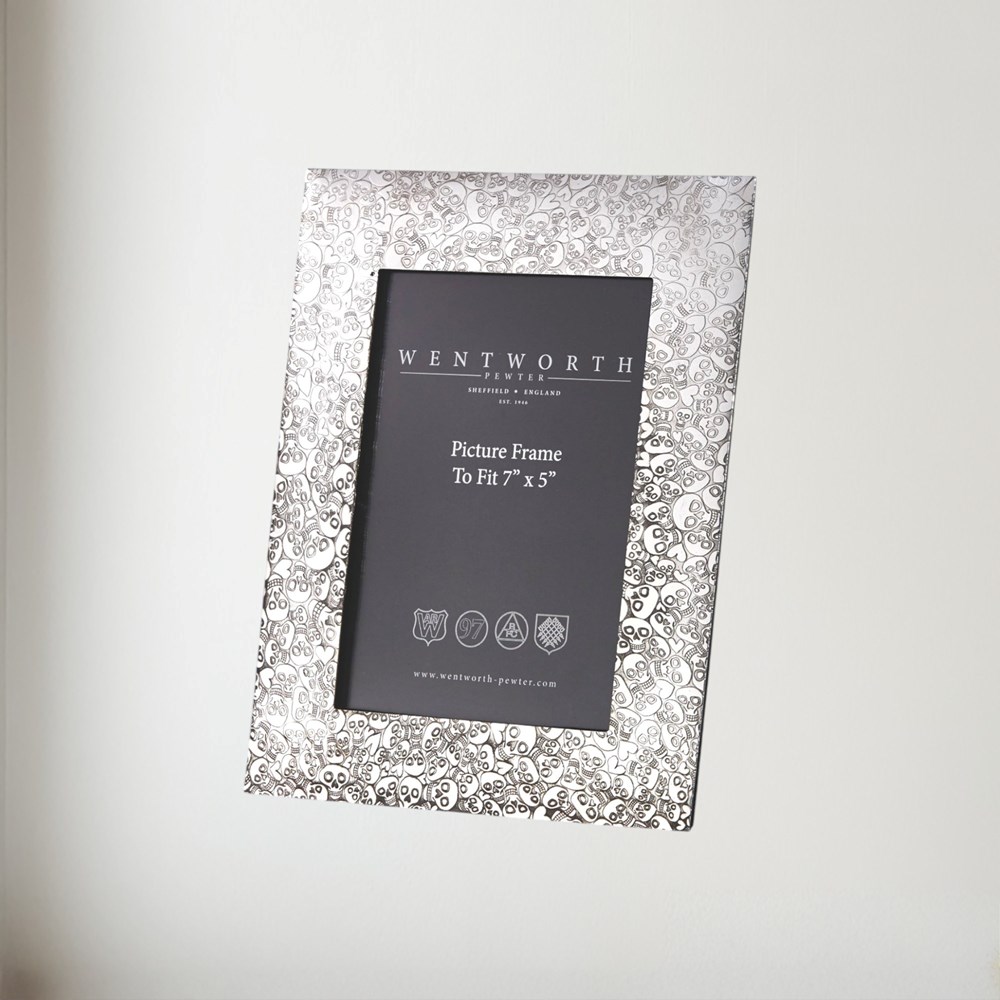 Large Love Skull Pewter 7"x5" Picture Frame