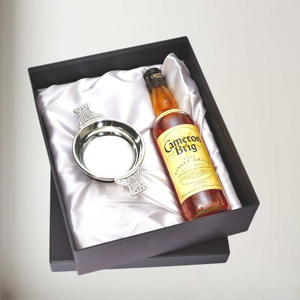 Box to take large quaich and bottle of Whisky
